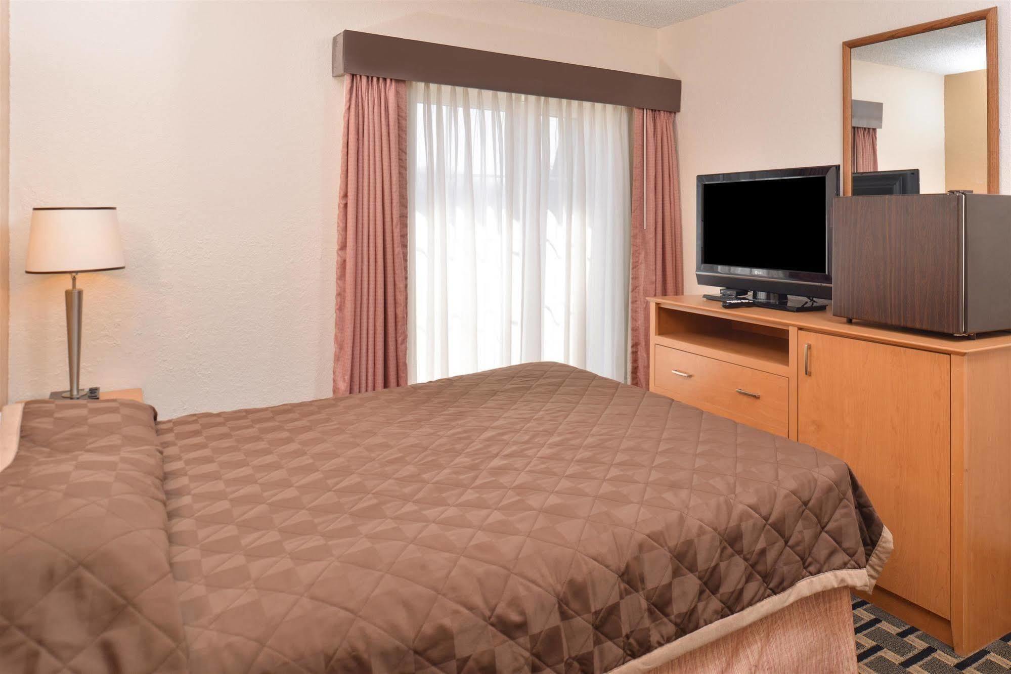 Americas Best Value Inn And Suites St. Cloud Saint Cloud Zewnętrze zdjęcie